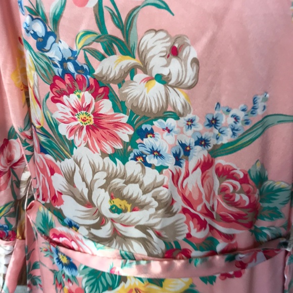 SOLD Saks Fifth Ave Robe - Picture 8 of 8